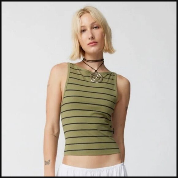 ★ NWT Urban Outfitters Mercedes Tank Top, Size M - Picture 3 of 8